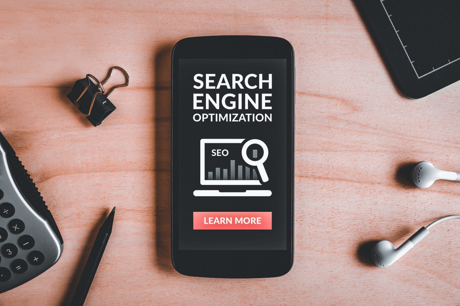 Mobiltelefon med grafikk for søkemotoroptimalisering